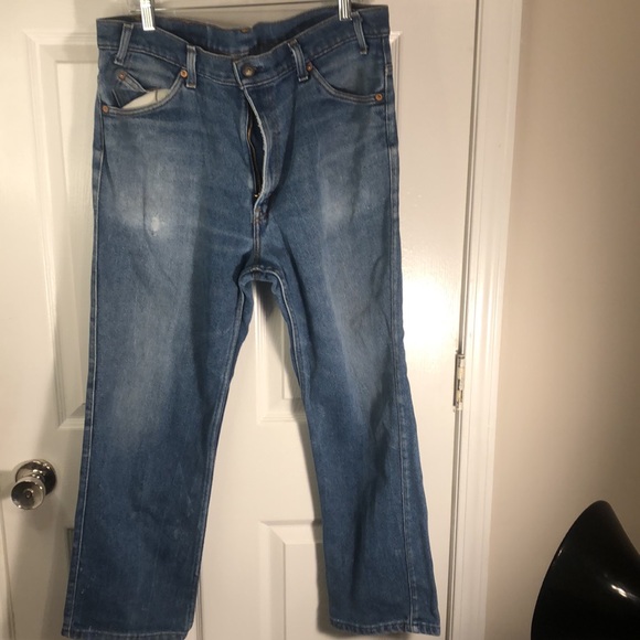 38x30 Levi’s - Picture 3 of 5